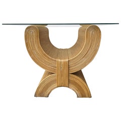 Mesa auxiliar de junco en forma de lápiz de estilo costero de Gabriella Crespi. Alrededor de 1980