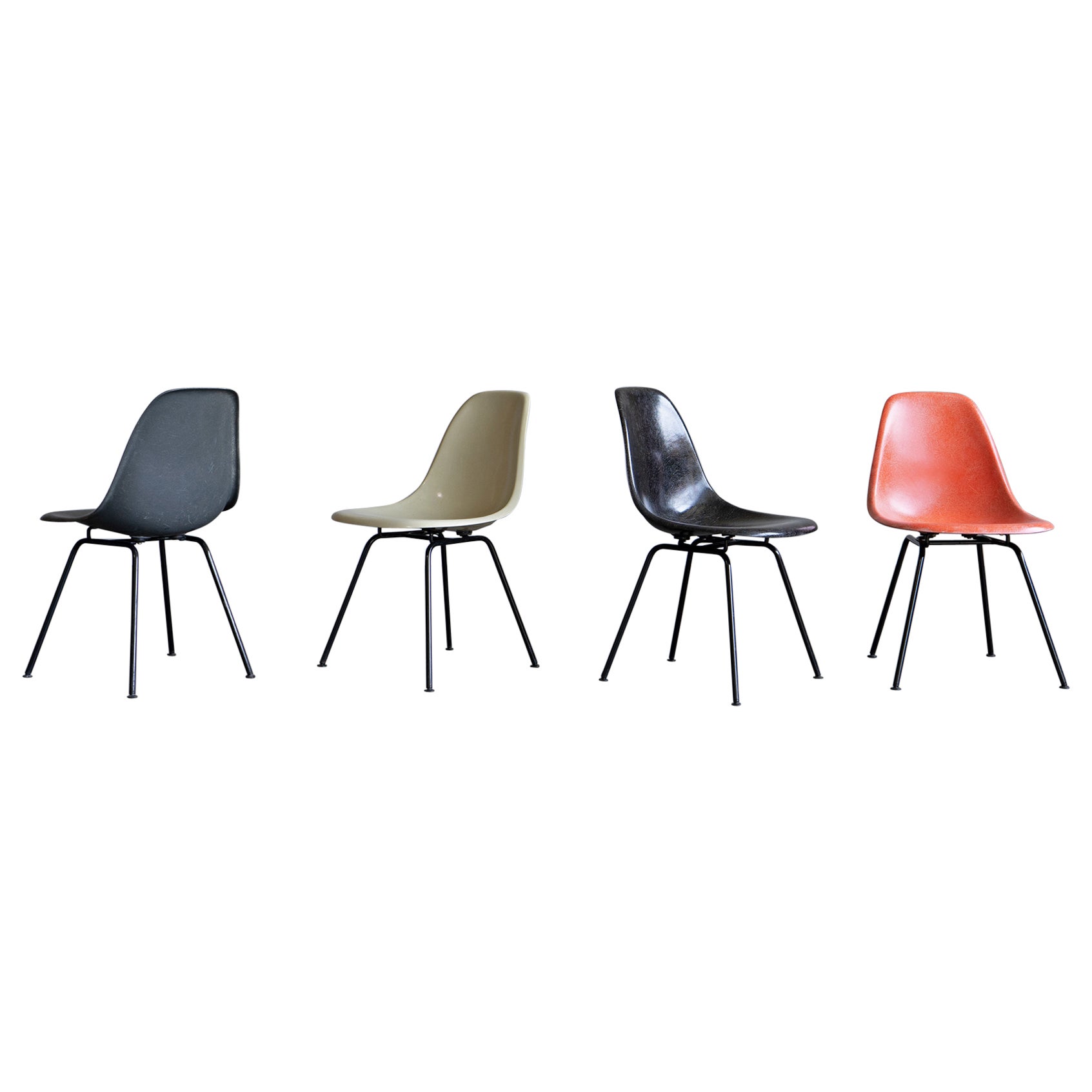 Ensemble de 4 chaises d'appoint Ray & Charles Eames en fibre de verre Herman Miller / Vitra, années 1960 en vente