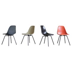Ensemble de 4 chaises d'appoint Ray & Charles Eames en fibre de verre Herman Miller / Vitra, années 1960