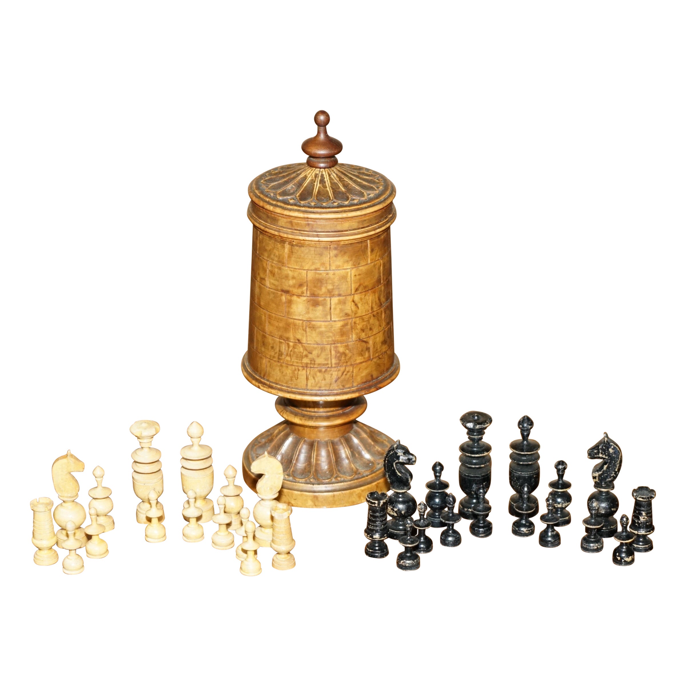 FINE 18. JAHRE TurNED CASTLE POT HOLDING PERiOD CARVED CHESS Set MUST SEE im Angebot