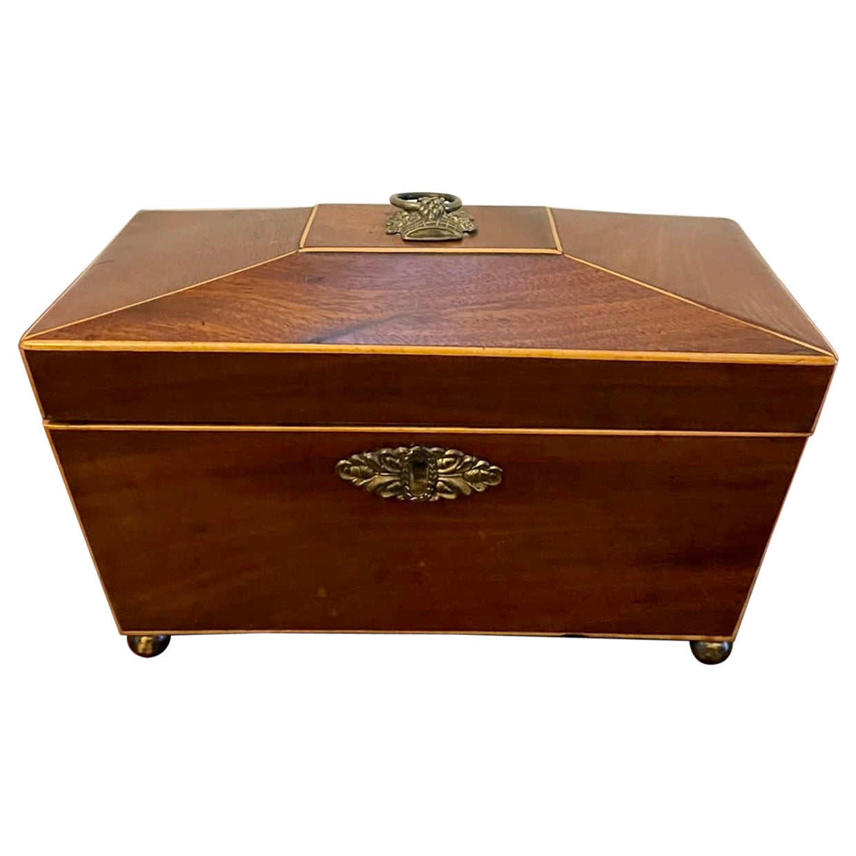 Caja de Té de Caoba con Incrustaciones de Calidad Regencia Antigua