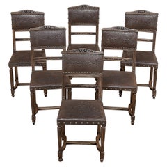 Ensemble de 6 chaises de salle à manger Louis XVI en noyer français ancien avec cuir gaufré