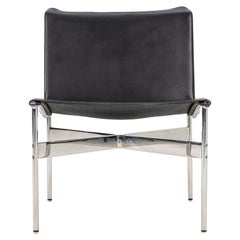 TG-12 Chaise longue en cuir noir avec cadre en chrome poli et barre en T