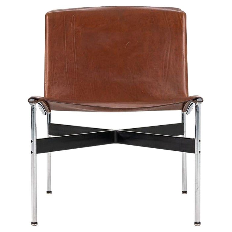 TG-12 Sling Lounge Chair in Tan Leather w/ Polished Chrome Frame & Black T-Bar For Sale