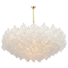 1 di 2 Lampadario extra large in vetro tulipano di Kalmar, Austria, anni '60