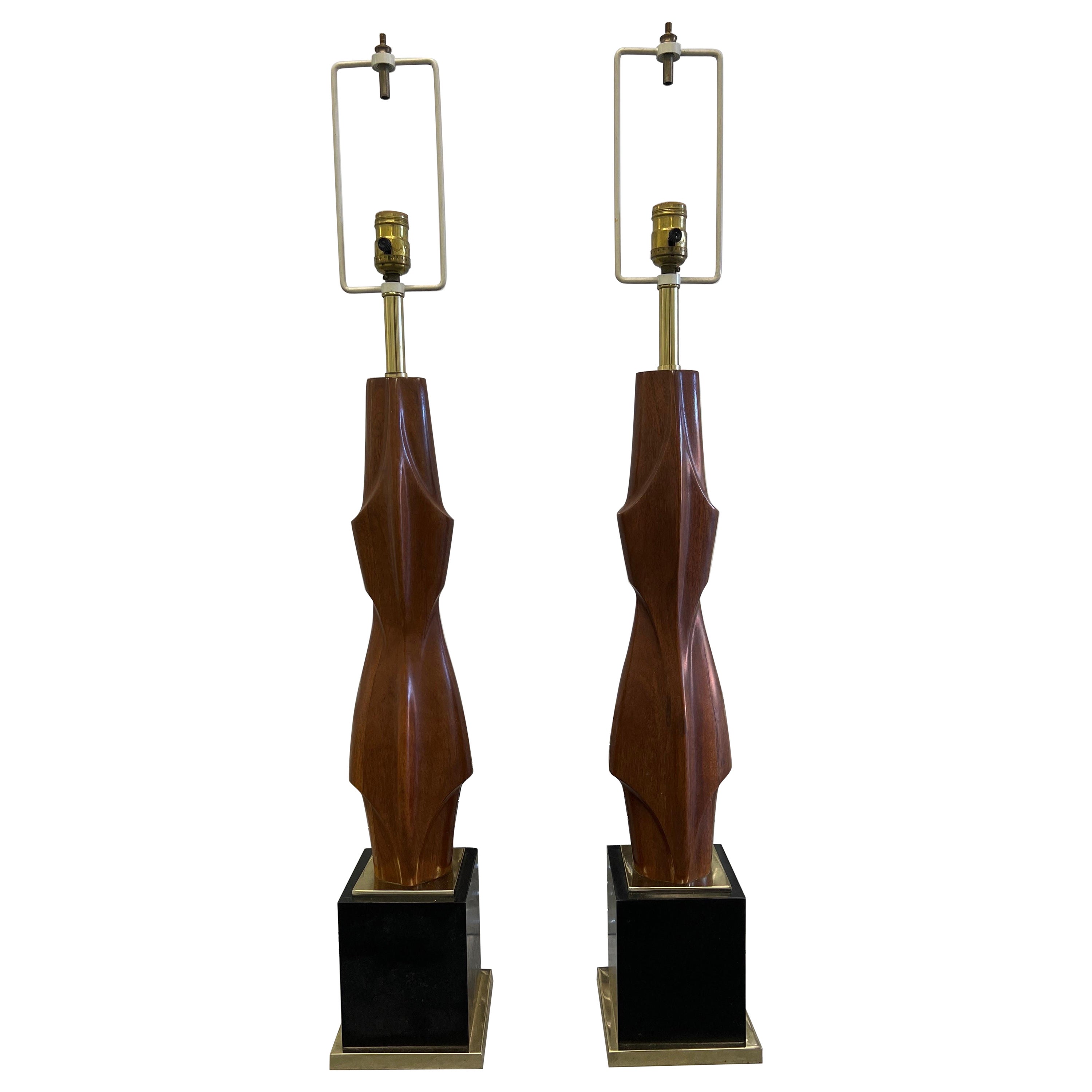 Paire de lampes de table figuratives en acajou Laurel Lamp Company, milieu de siècle