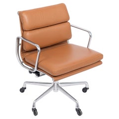 Chaise de bureau en cuir Brown du milieu du siècle par Eames pour Herman Miller 