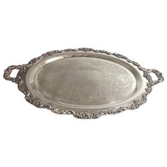 Bandeja con pie de plata inglesa antigua de Sheffield con borde de rosas, circa 1890.