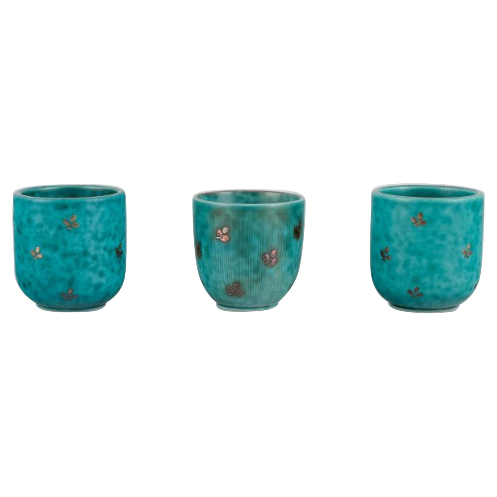 Wilhelm Kåge pour Gustavsberg. Trois petits vases en céramique "Argenta".  en vente