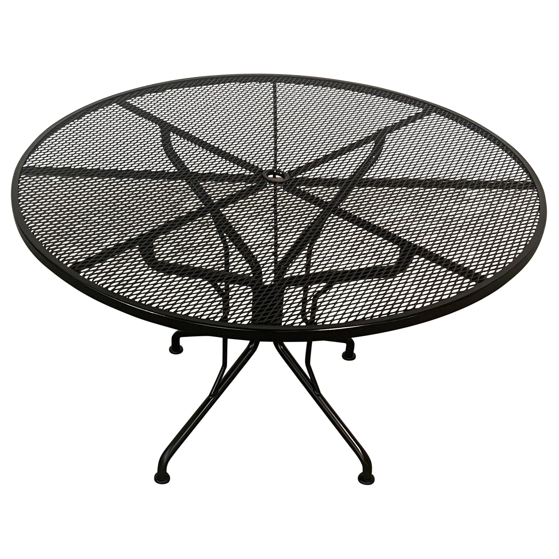 Mid-Century Modern Woodard Outdoor Round Dining Table For Sale