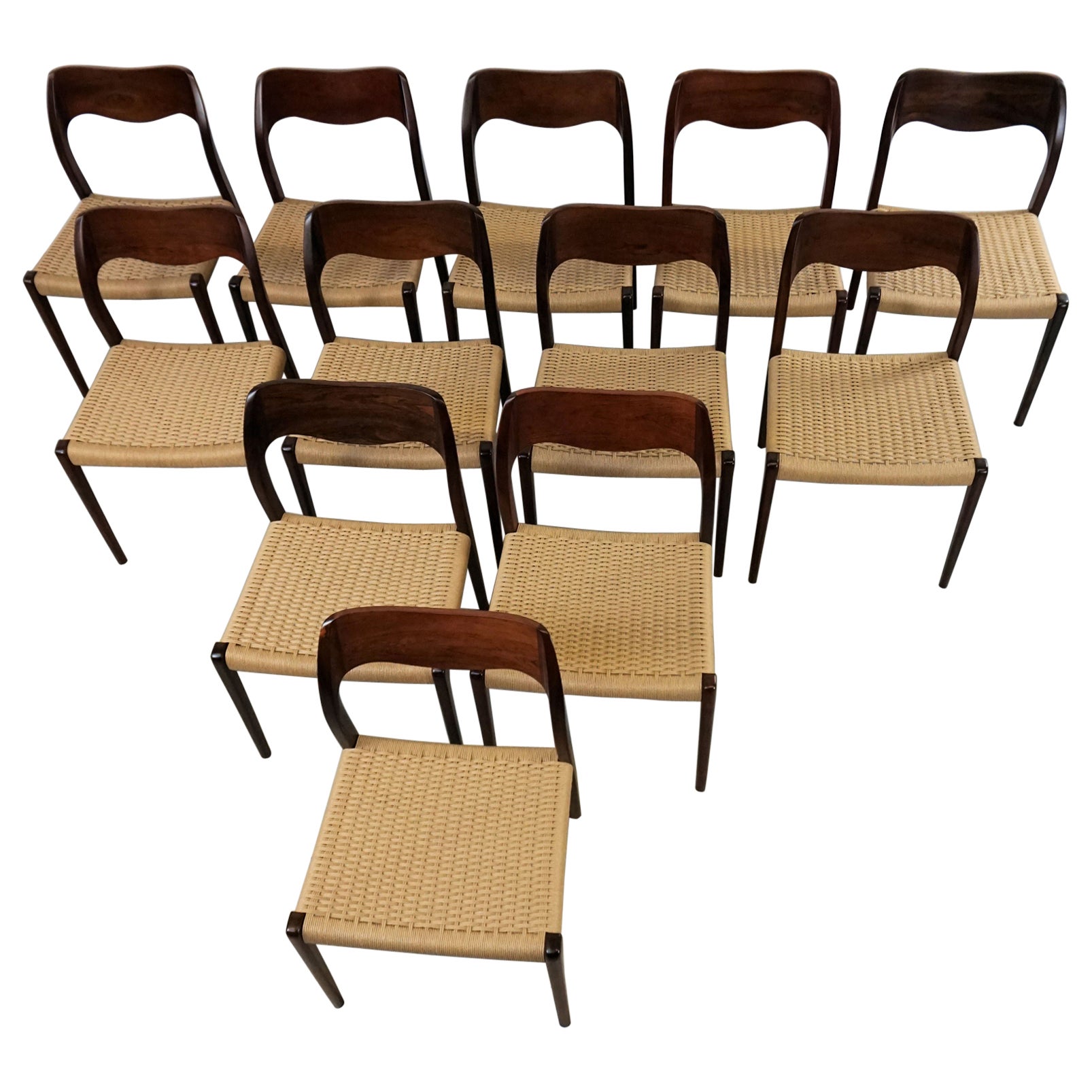 Niels Otto Møller Douze chaises de salle à manger en bois de rose entièrement restaurées avec Papercord en vente