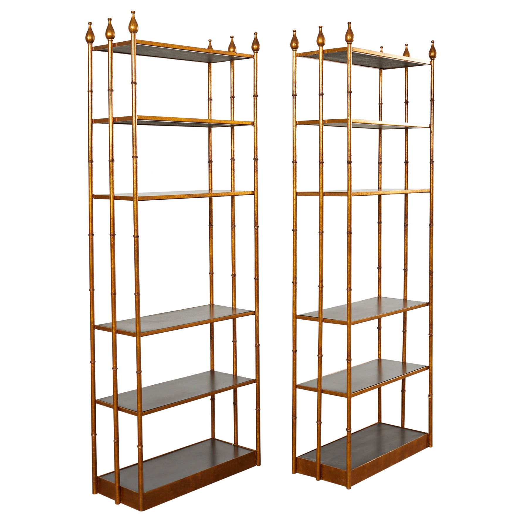 Paar italienische Regency Faux Bamboo Iron Etagere Display Regale 