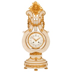 Französische Louis-XVI-Uhr aus weißem Carrara-Marmor, Goldbronze und Juwelen aus dem 19. Jahrhundert