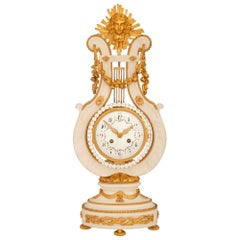 Reloj Francés del Siglo XIX de San Luis XVI de Mármol de Carrara Blanco, Ormolu y Joyas