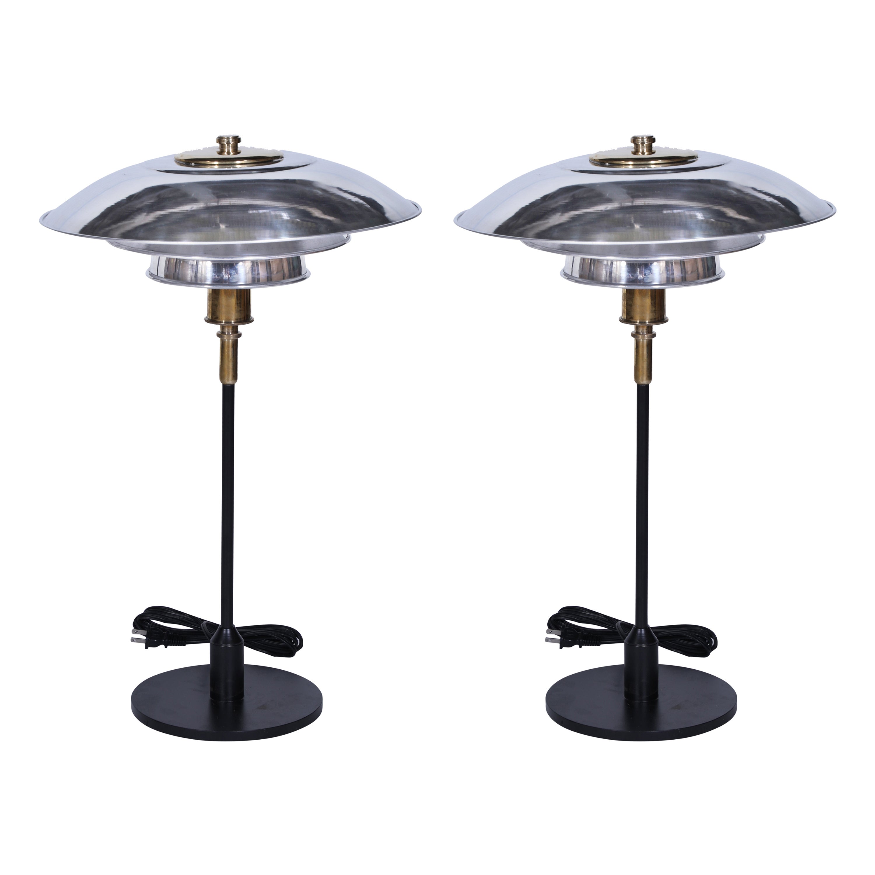 Paar moderne Tischlampen aus Chrom, Eisen und Messing aus der Mitte des Jahrhunderts im Angebot