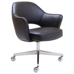Saarinen Executive Armchair in Original Black Leather, Retro Swivel Base