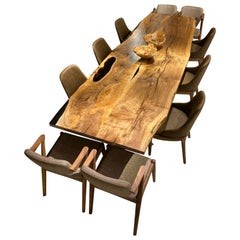 Mesa de cocina a medida de madera natural de nogal negro con resina epoxi