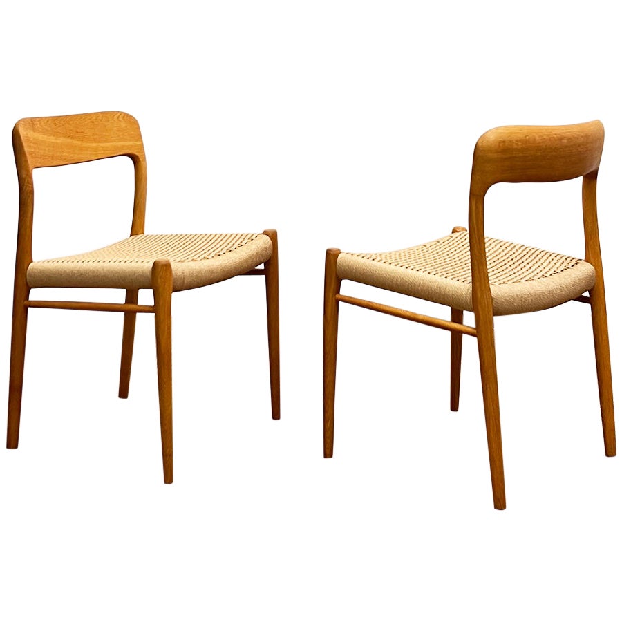 Paire de chaises de salle à manger en Oak du milieu du siècle #75, Niels O. Møller pour J. L. Moller en vente
