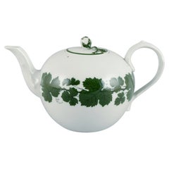 Meissen Green Ivy Vine, large teapot. Lid with a flower bud. From the 1930s.