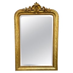 Miroir Louis Philippe français du 19ème siècle en bois doré avec crête