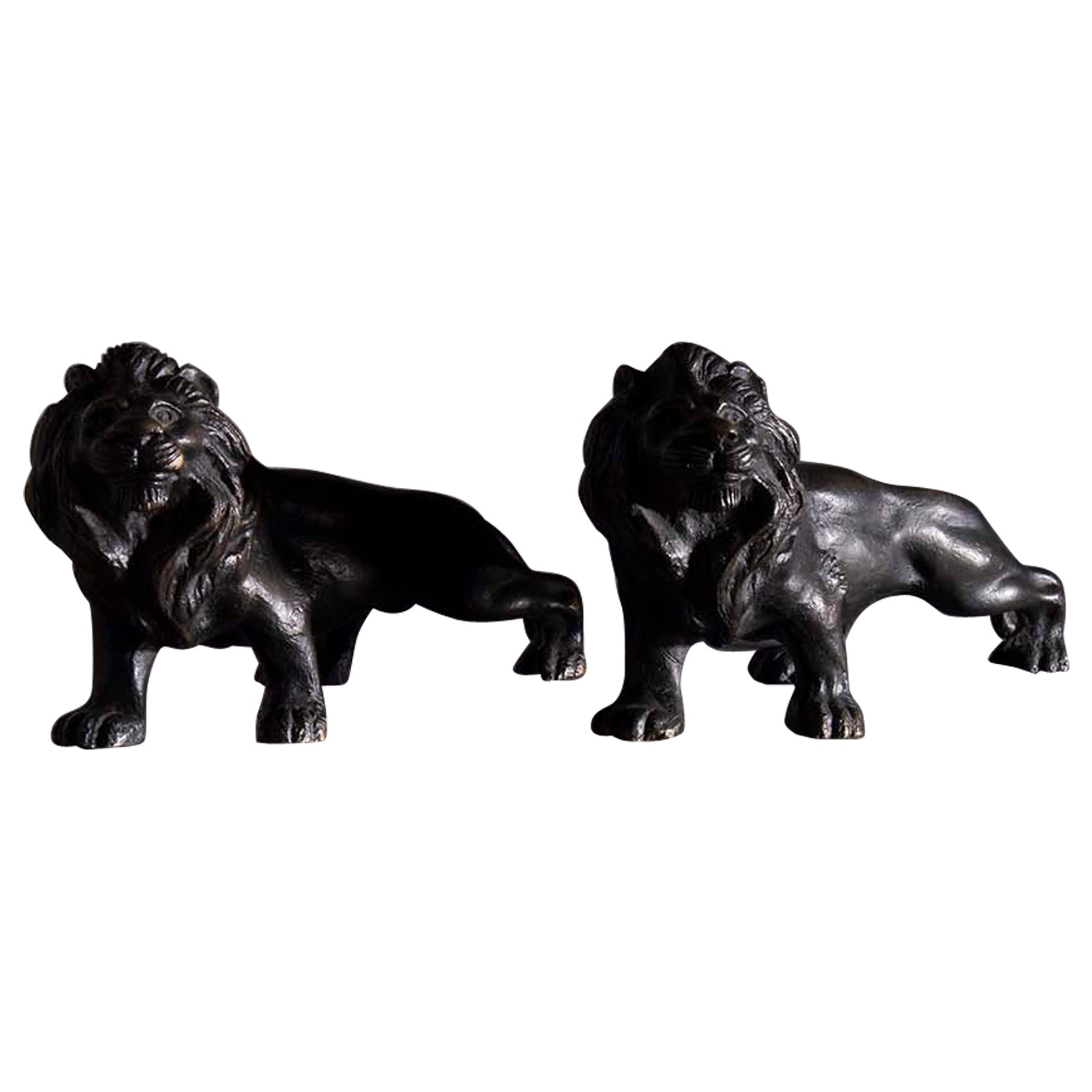 Rare paire de statues de lions français en bronze, années 1800