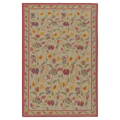 Rug & Kilim's Contemporary Kilim Rug in Beige with Green and Red Floral Patterns (tapis Kilim contemporain en beige avec motifs floraux verts et rouges)