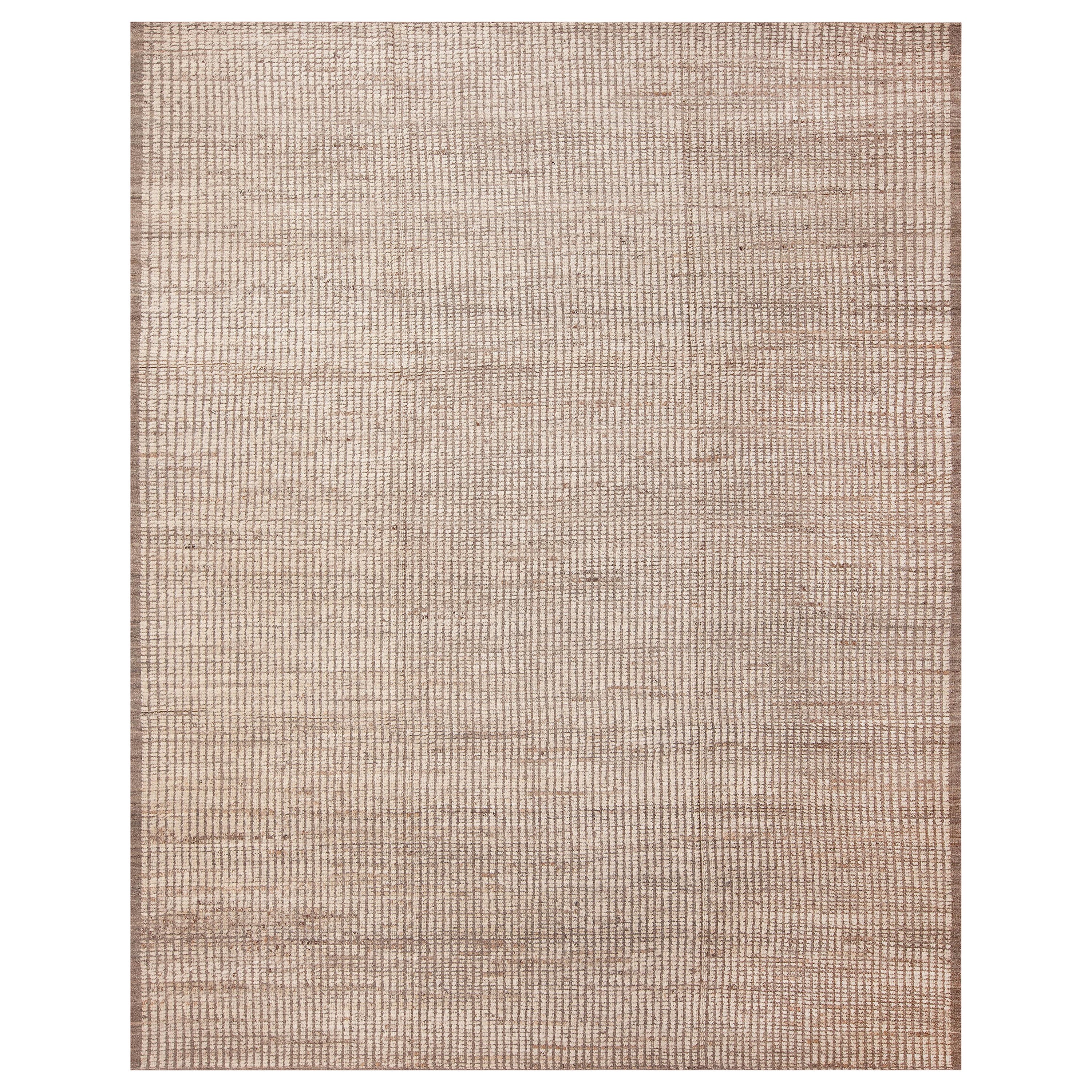 Nazmiyal Collection Contemporary Neutral Minimalist Area Rug 9'7" x 12' For Sale