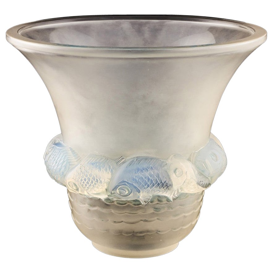 Rene Lalique Piriac Vase Designed 1930 - Marcilhac 1043 For Sale