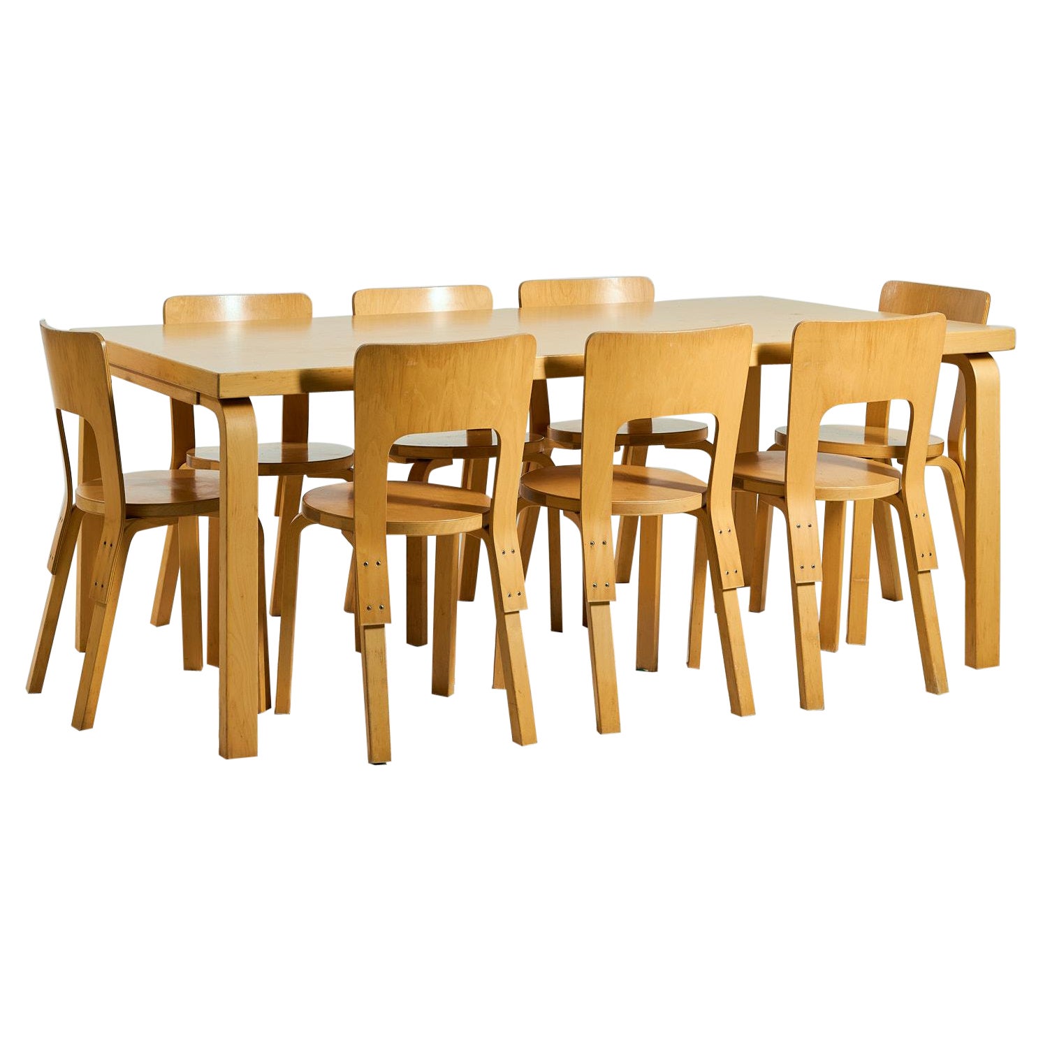 Alvar Aalto Modell 83 Tisch und Modell 66 Stühle
