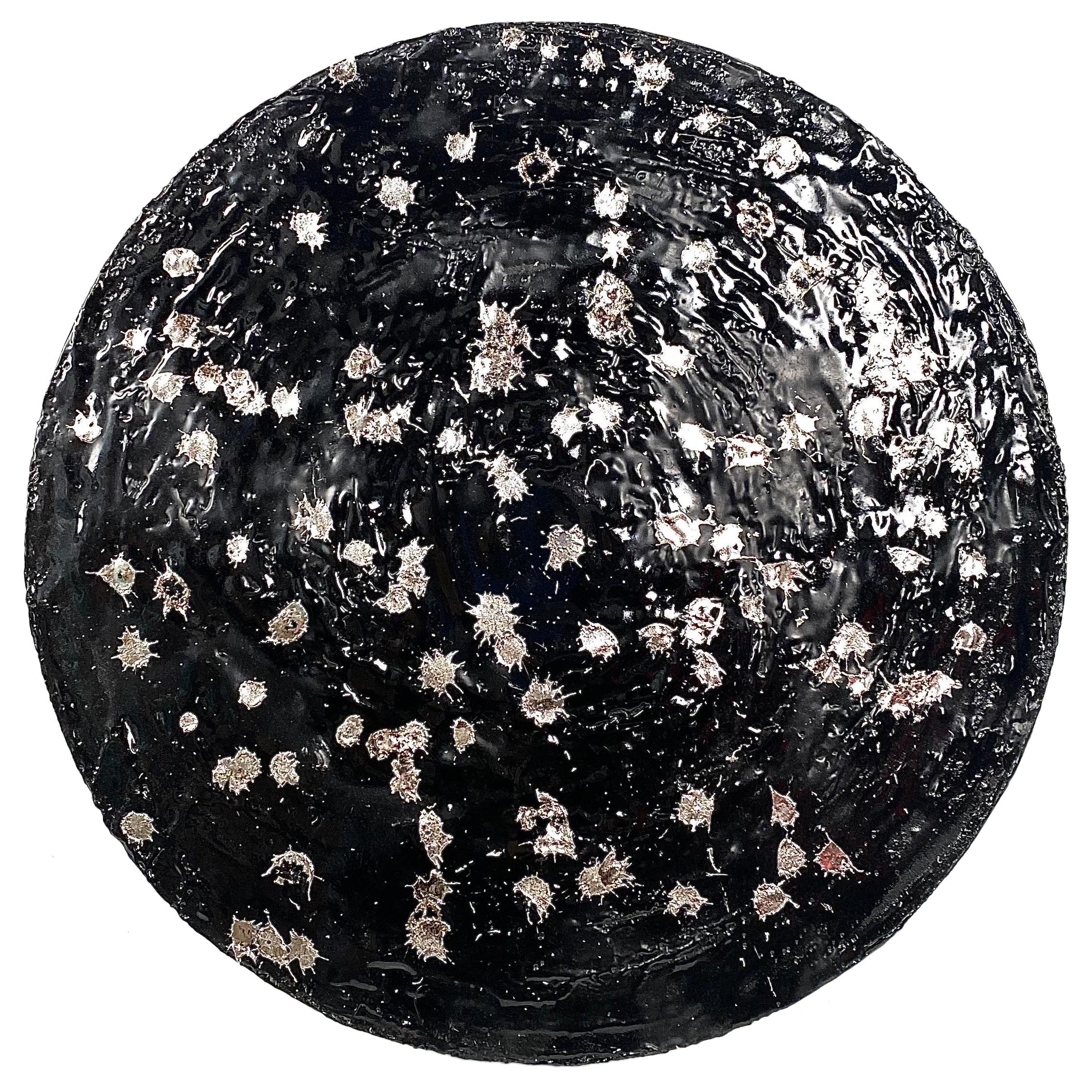 Schwarzes rundes abstraktes Gemälde, Schornstein und geschmolzenes Zinn 