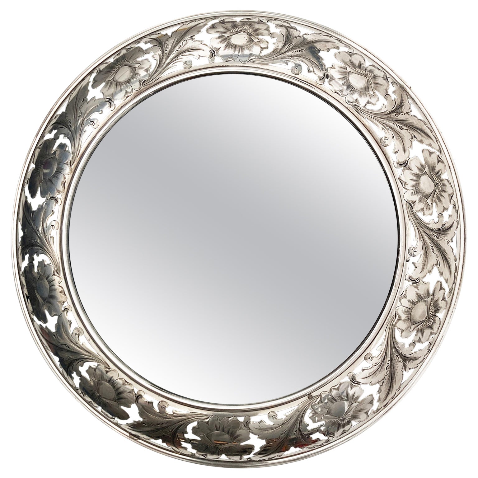 Frühes 20. Jahrhundert Sterling Silber Kreisförmiger netzförmiger Spiegel mit geätzten Folia im Angebot