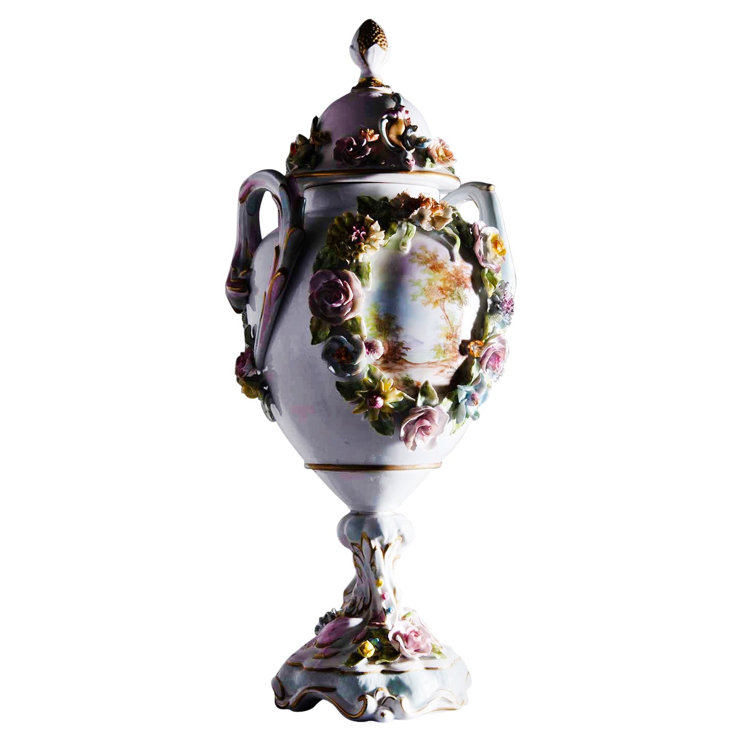 Vase en porcelaine de Capodimonte avec couvercle du 20ème siècle en vente