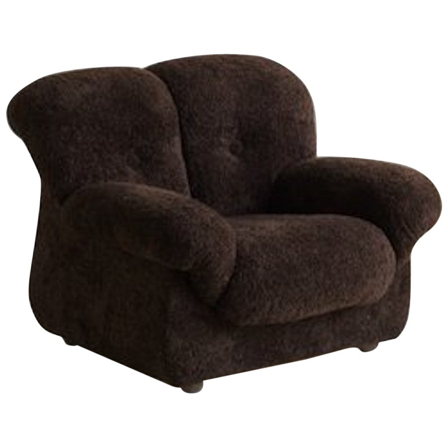 Oversized Italian Lounge Chair in Brown Teddy Fabric With Button Tufts For Sale