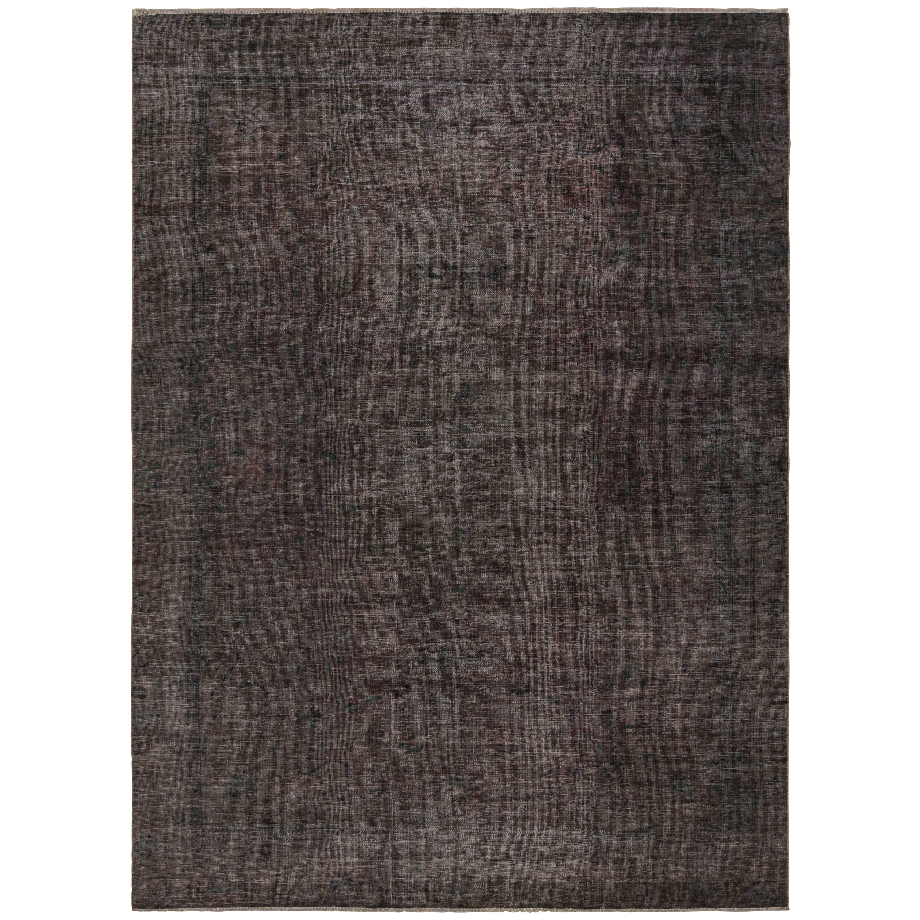 Tapis persan vintage en Brown avec motifs floraux, de Rug & Kilim