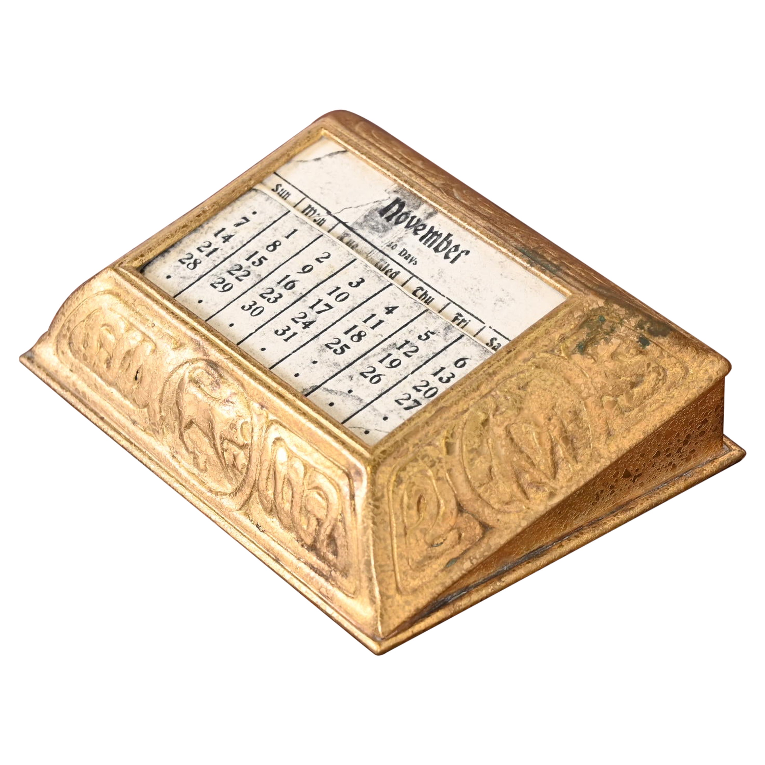 Tiffany Studios New York Zodiac Bronze Schreibtisch Kalenderhalter oder Bilderrahmen aus Bronze