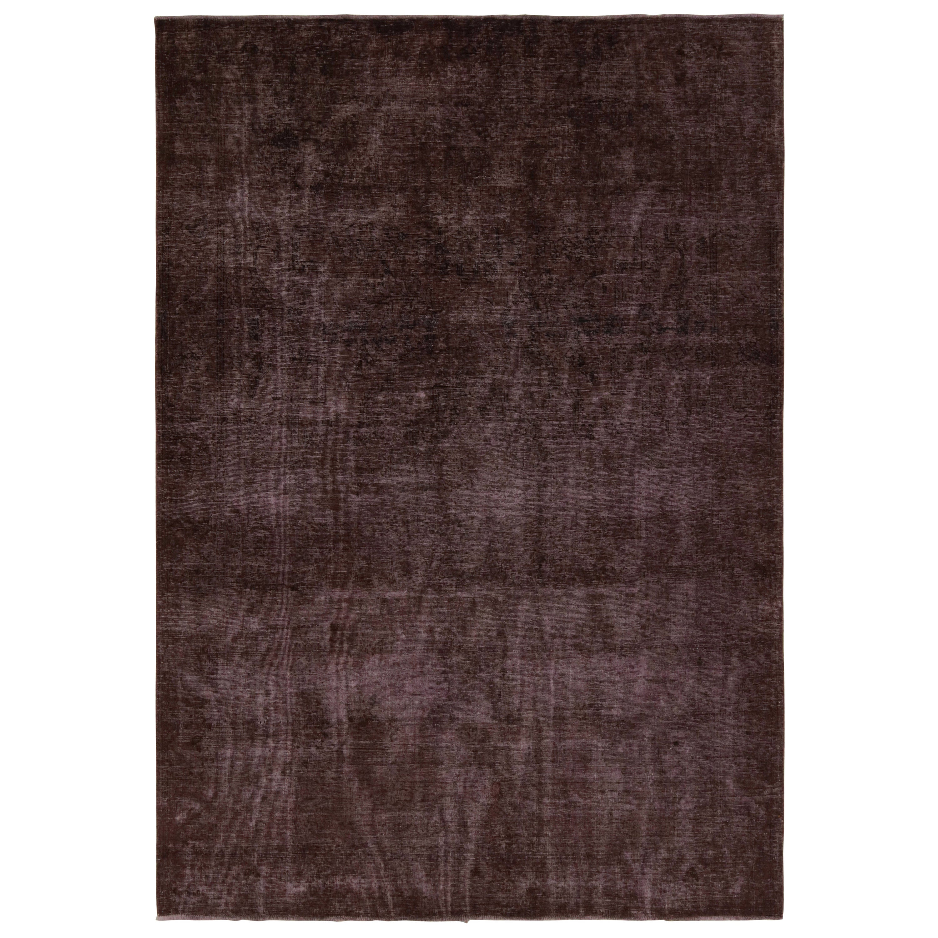 Tapis persan vintage en brun et rose, de Rug & Kilim