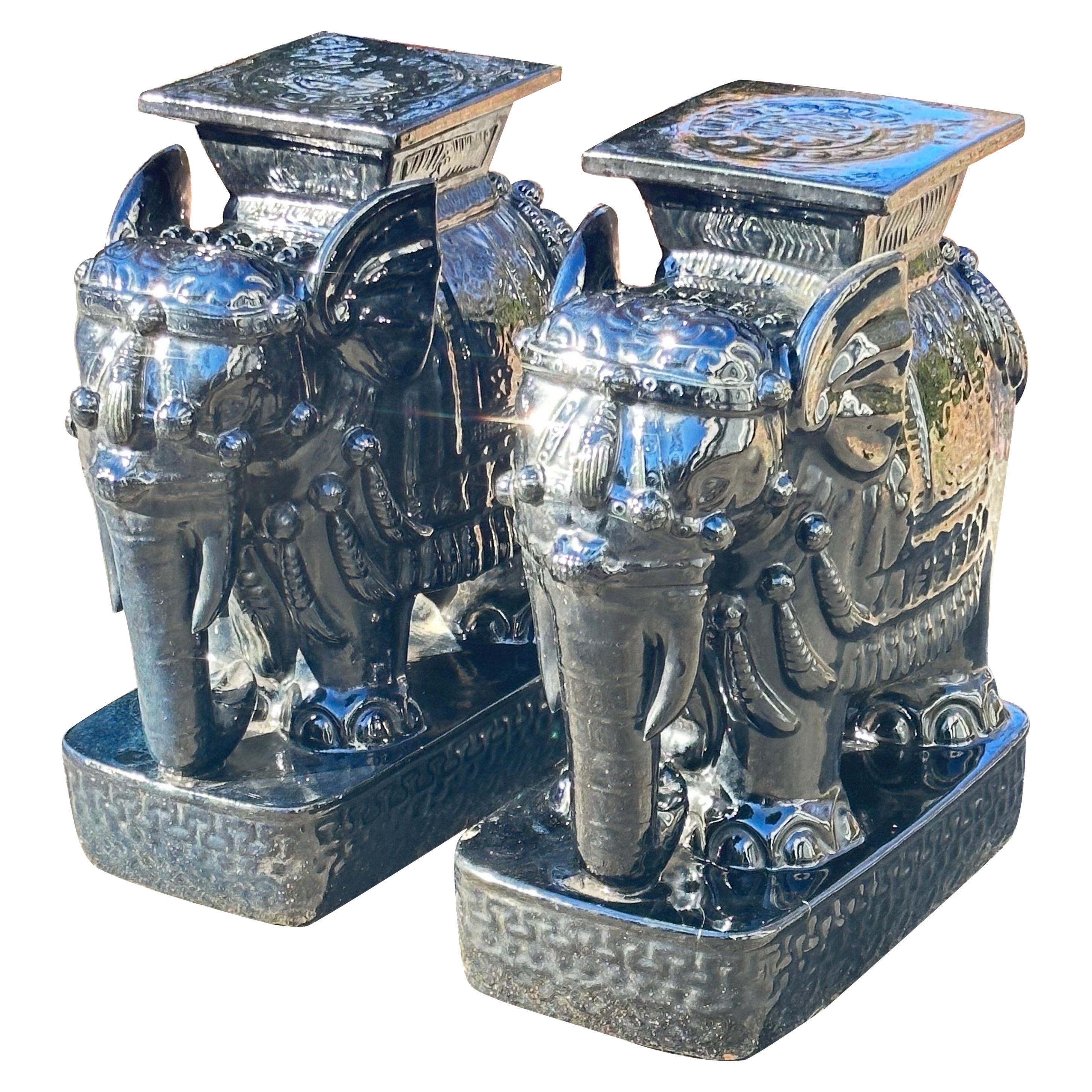 Antikes Paar Elefanten-Gartenhocker aus Terrakotta in Terrakotta  im Angebot
