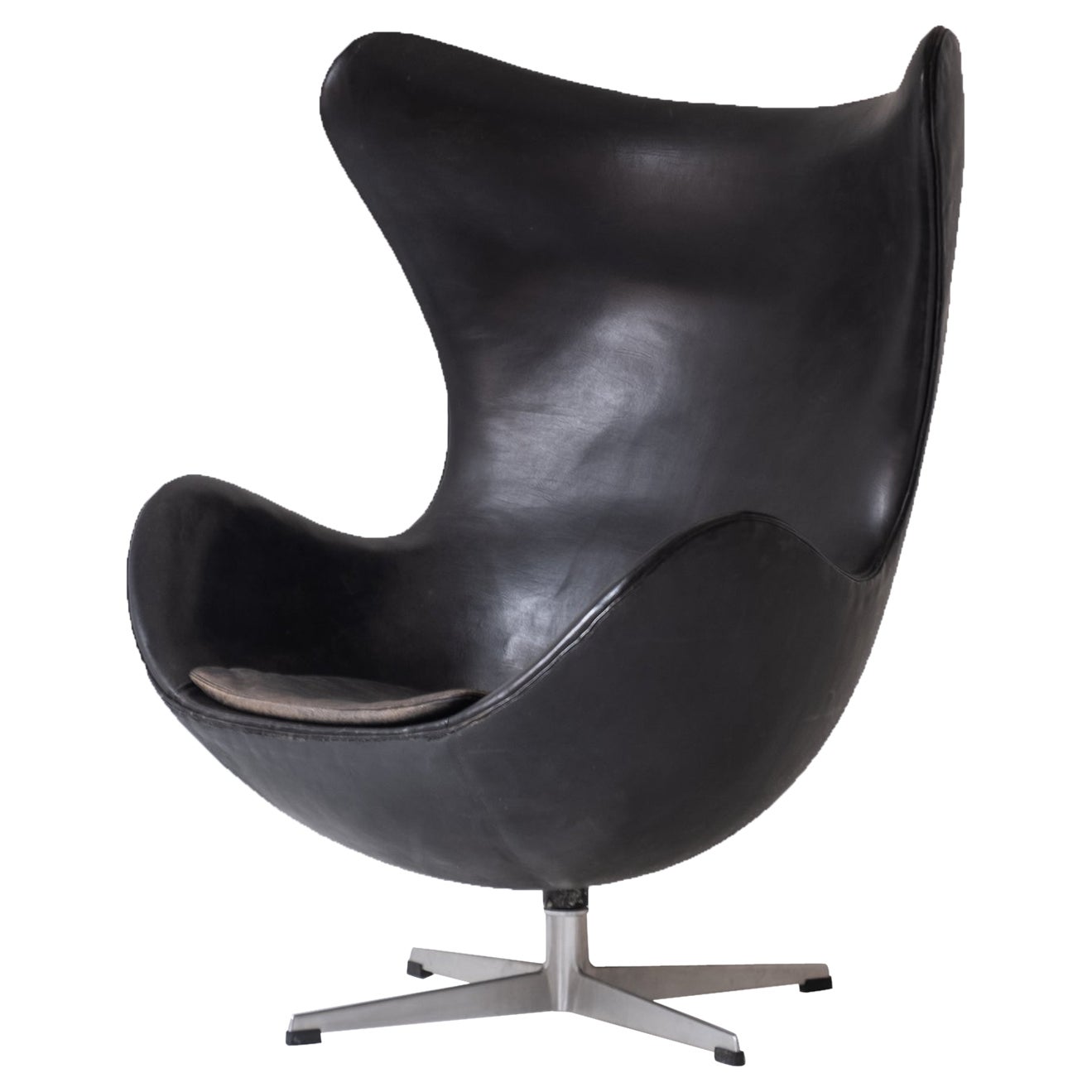 Early ‘Egg’ armchair by designed by Arne Jacobsen for Fritz Hansen, Denmark 1958