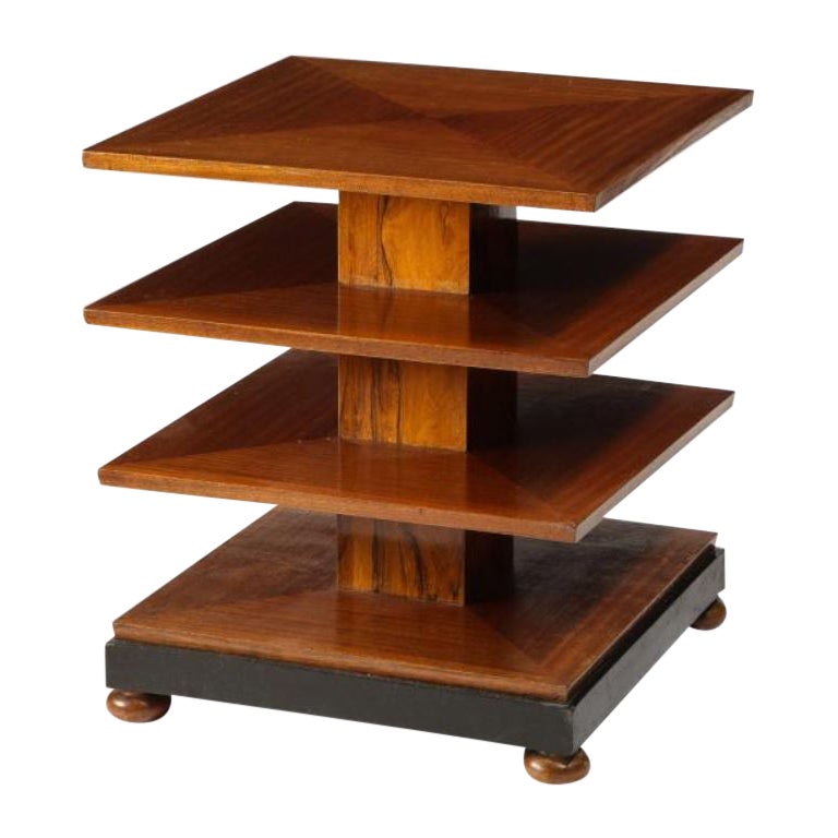 Table d'appoint Art déco à quatre niveaux en acajou et noyer, France, c. 1930 en vente