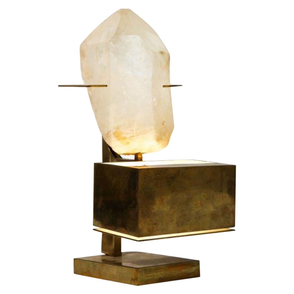 Lampe de table en laiton patiné et quartz rose à la manière de Willy Daro, vers 1970 en vente