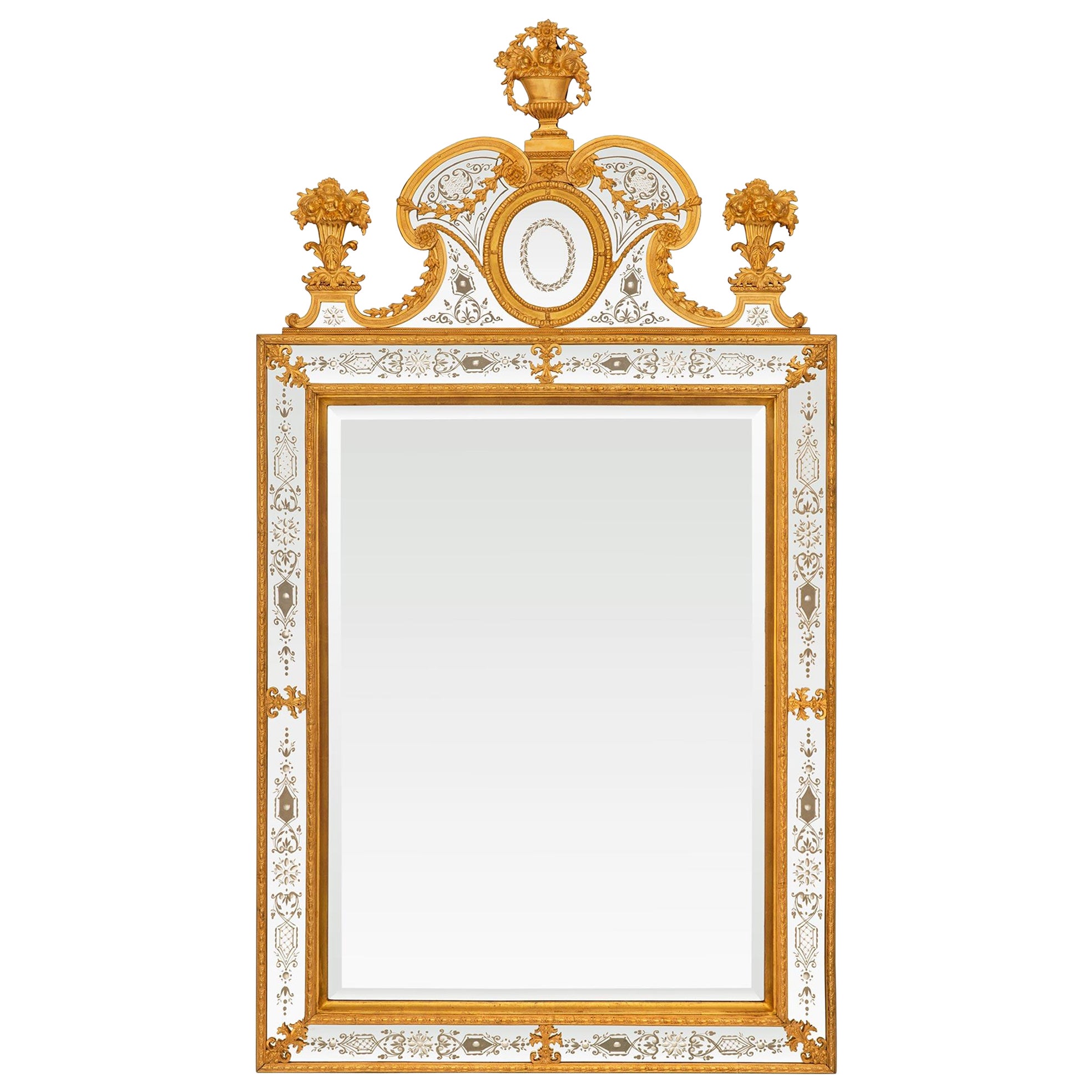 Miroir néoclassique suédois du 19ème siècle en bois doré gravé et ormolu, de style néoclassique