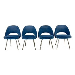 Eero Saarinen for Knoll Executive Armless Chairs Blue Velvet (fauteuils sans accoudoirs)