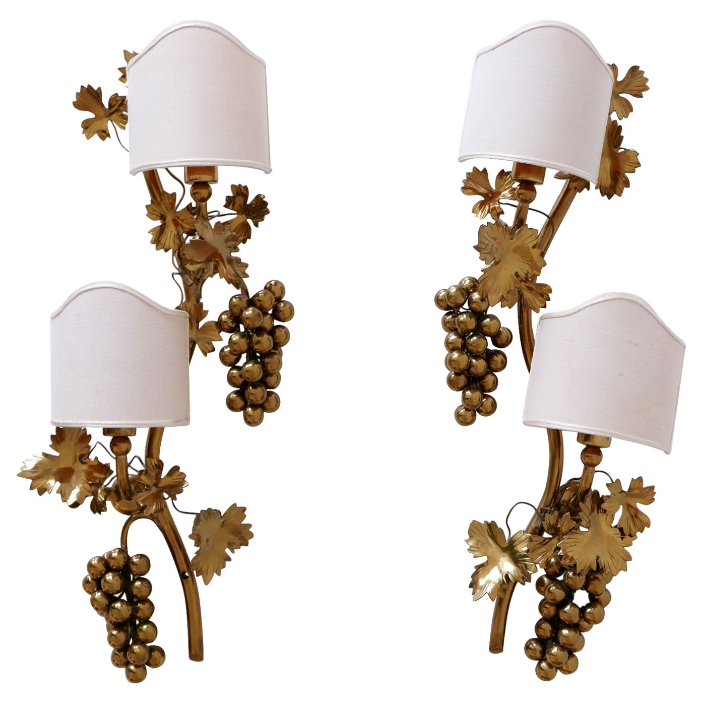 Set of Two Mid-Century Brass Grape Vine Leaves Sconces or Wall Lamps 1970s For Sale