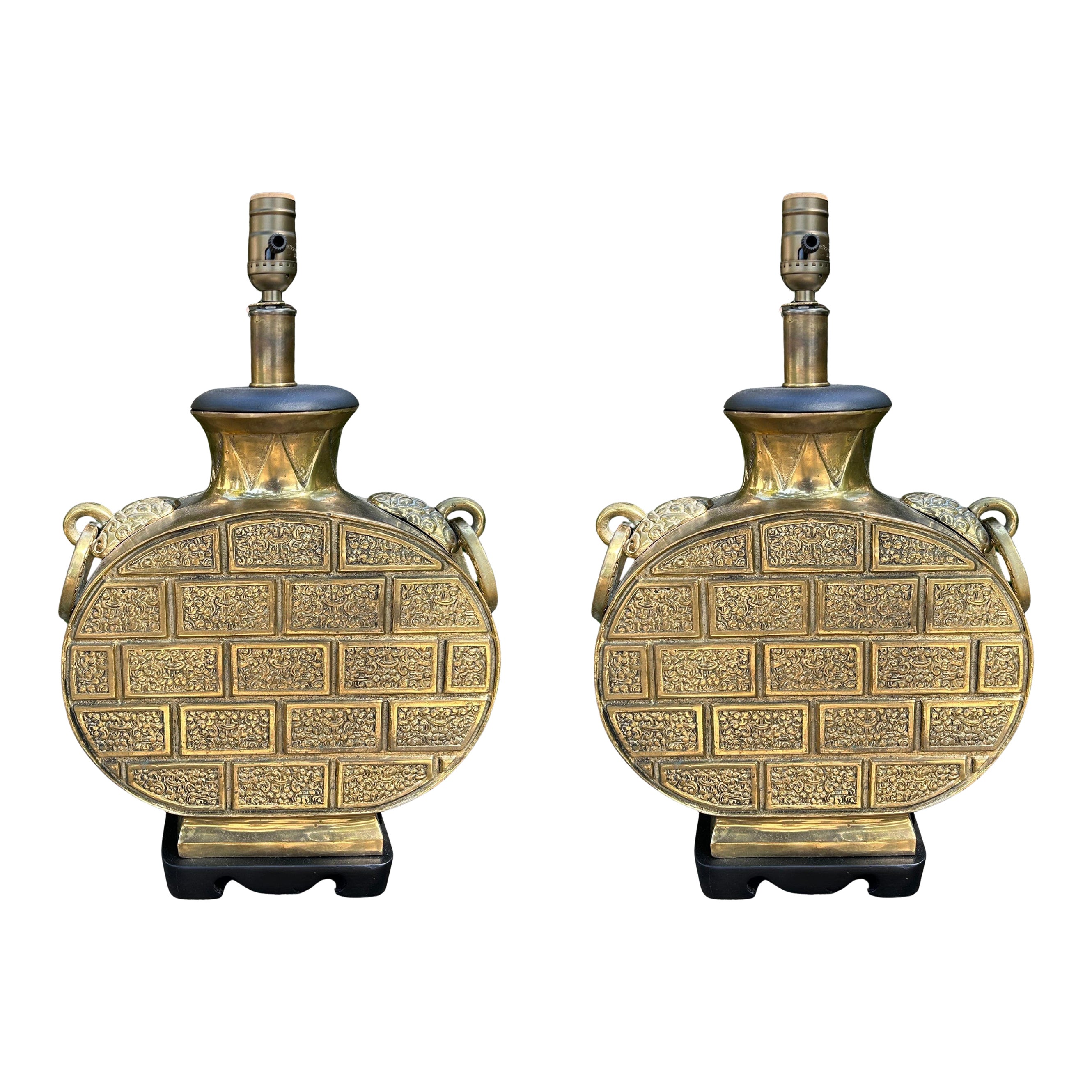 Coppia di lampade cinesi moderne in ottone in vendita