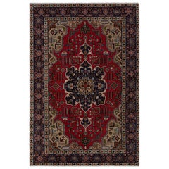 Persischer Täbris-Teppich im Vintage-Stil mit rot-blauen Mustern von Rug & Kilim