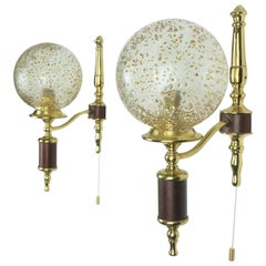 Paire de WALL LAMPS des années 1970 en laiton, acajou et verre ambré