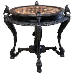 Table d'échecs Aesthetic Movement Ebonized Griffin Specimen Top