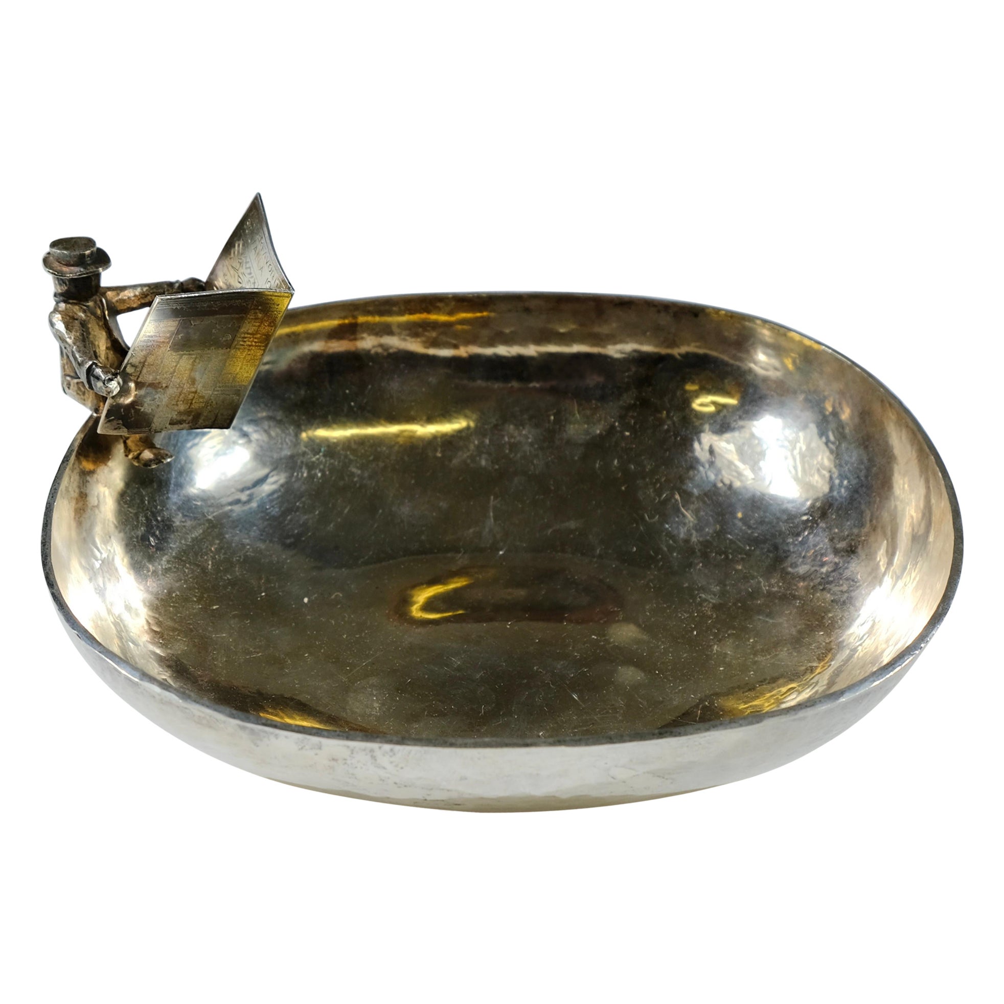 A decorative Swedish silver bowl made 1982 by silver Master Jan Lundgren For Sale