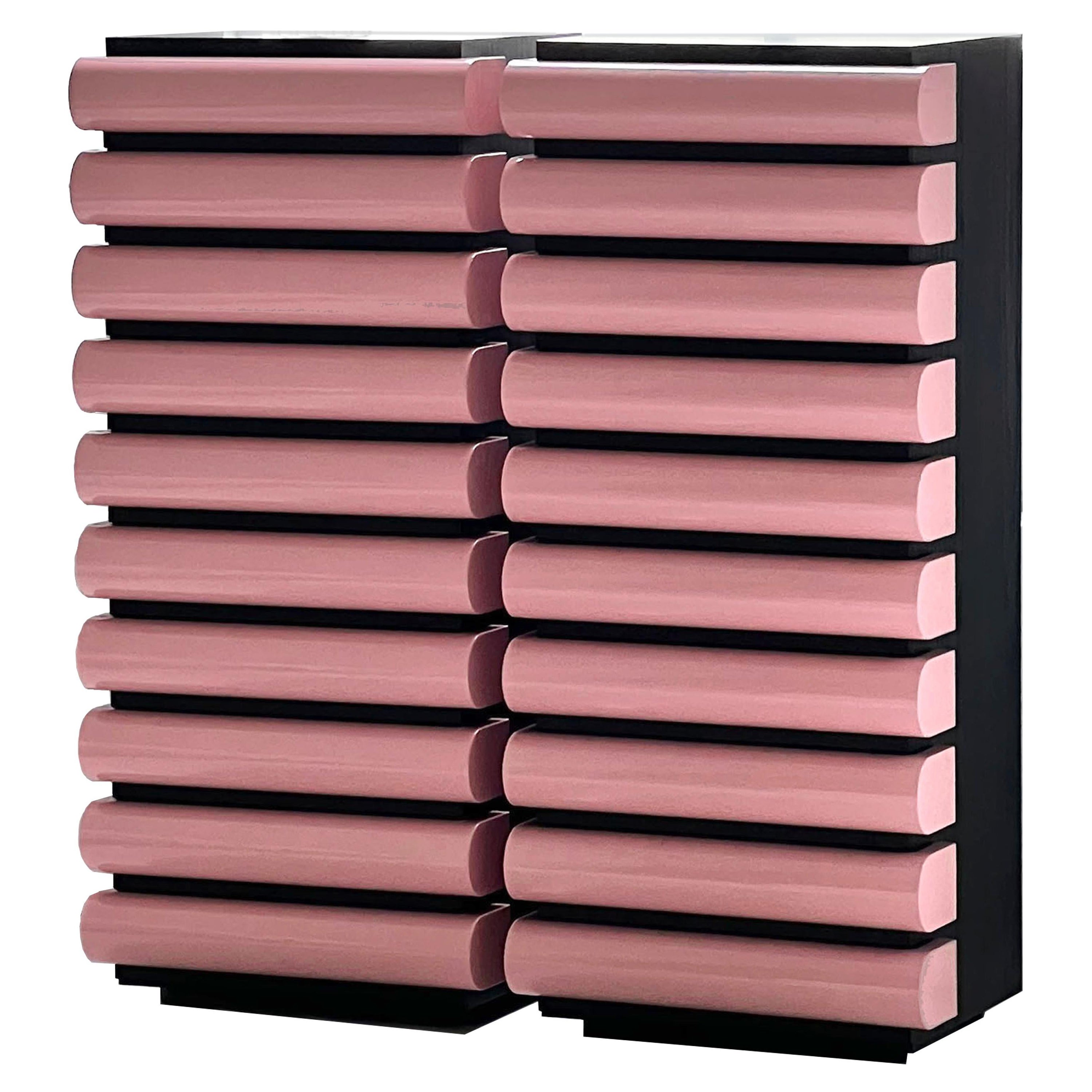 Ein Paar Acerbis Storet Kommoden aus schwarzer Esche mit rosa glänzendem, lackiertem UTOPIA im Angebot