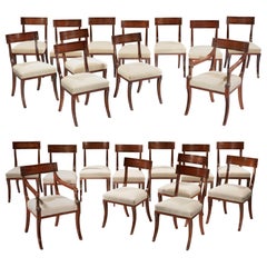 Grand ensemble de vingt-quatre chaises de salle à manger en acajou de style George IV